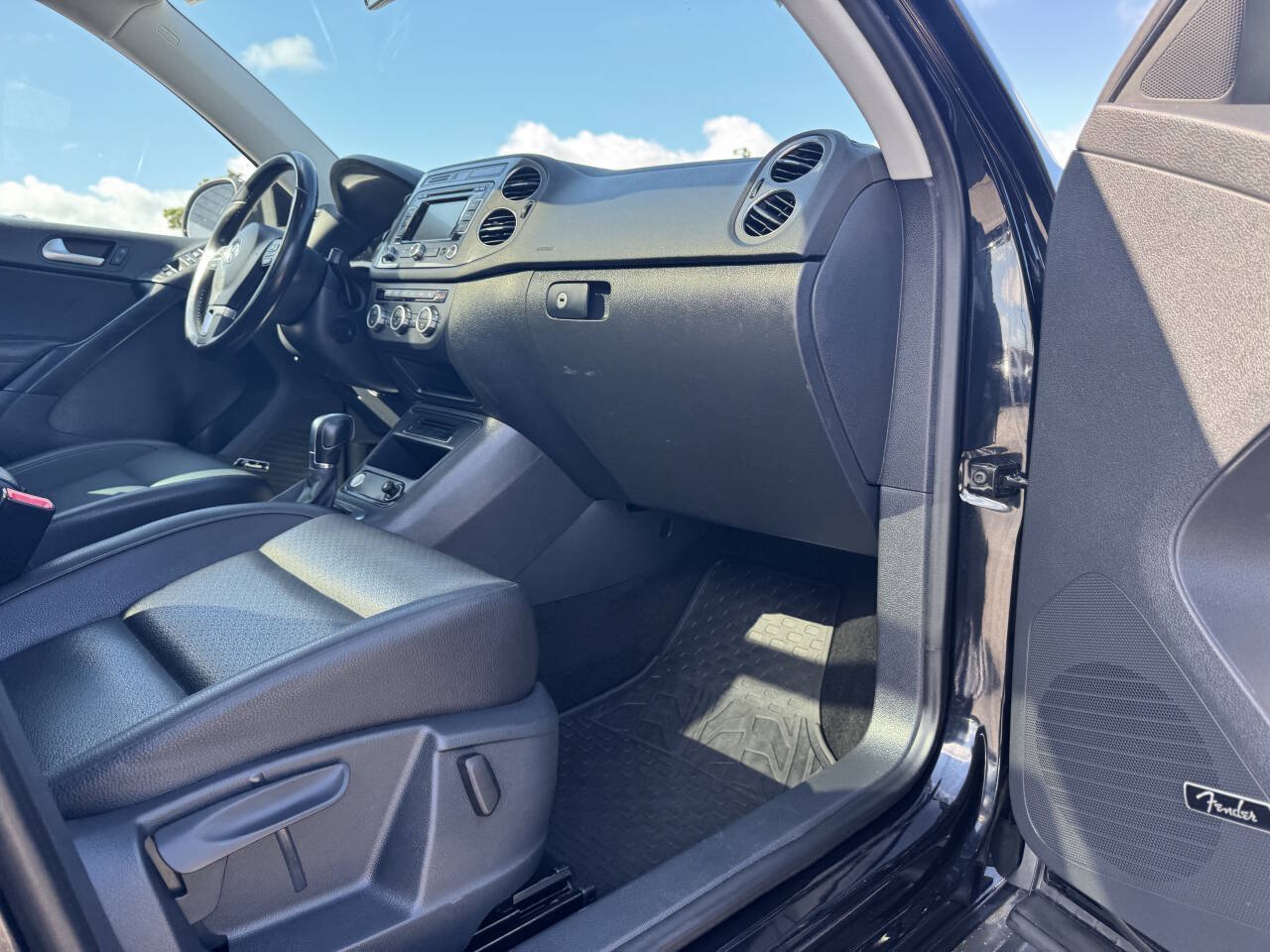 Used 2014 Volkswagen Tiguan SEL AWD/4WD image 39