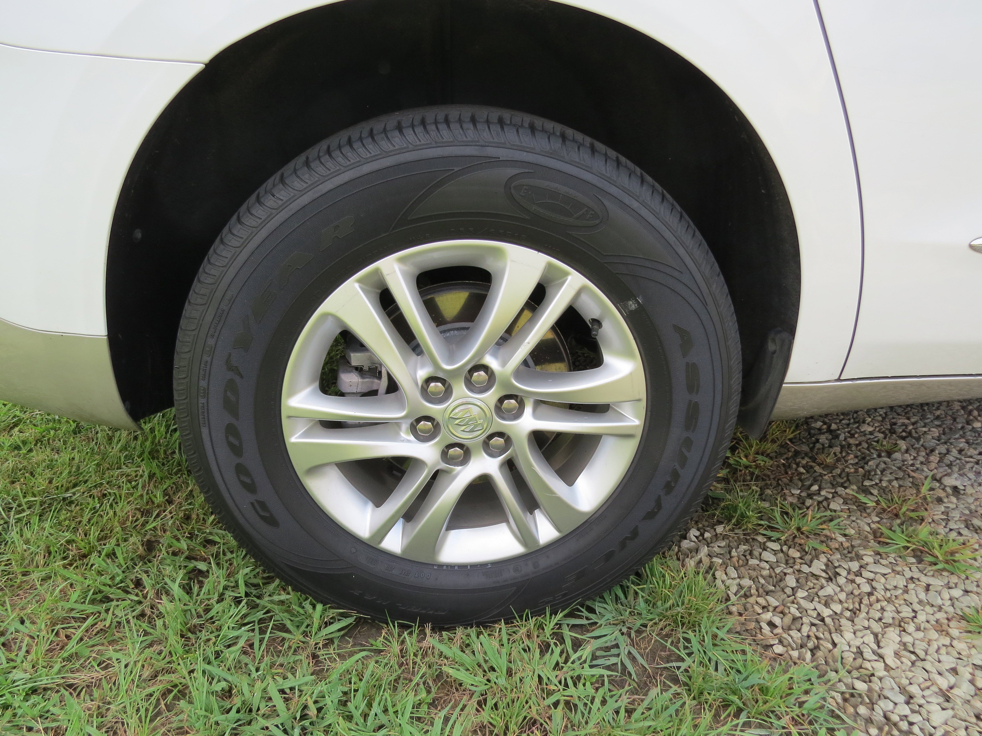 Used 2021 Buick Enclave Essence image 19