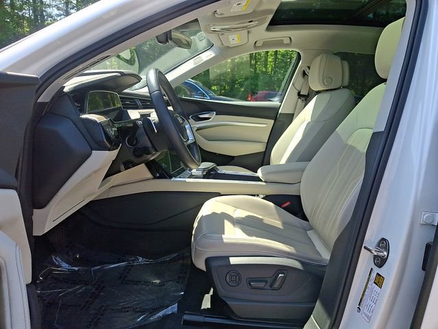 Used 2024 Audi Q8 e-tron Premium Plus w/ Premium Plus Package AWD/4WD image 16