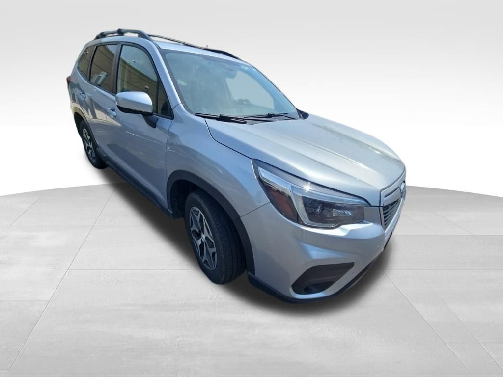 Used 2021 Subaru Forester Premium AWD/4WD image 3