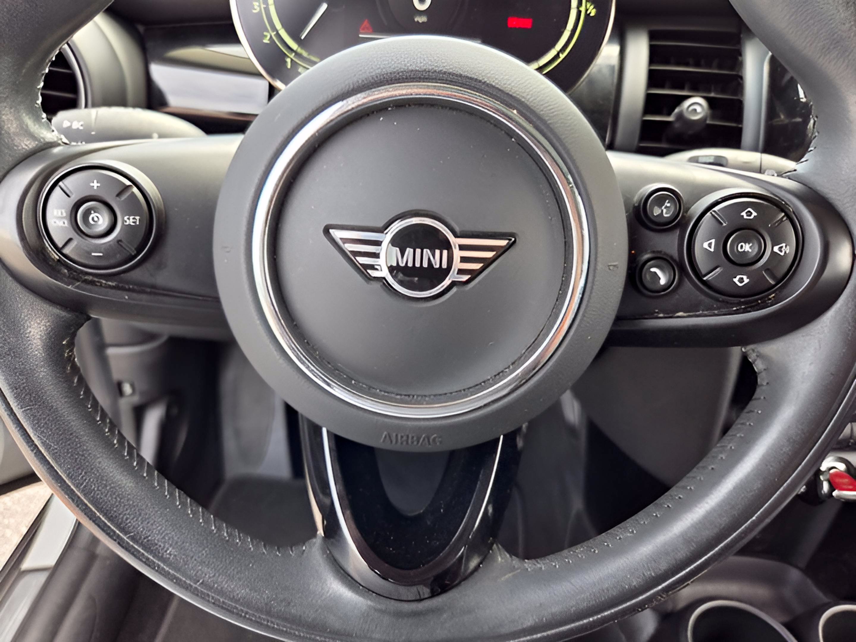 Used 2021 MINI Cooper 4-Door Hardtop w/ 6.5" Touchscreen Package FWD image 24