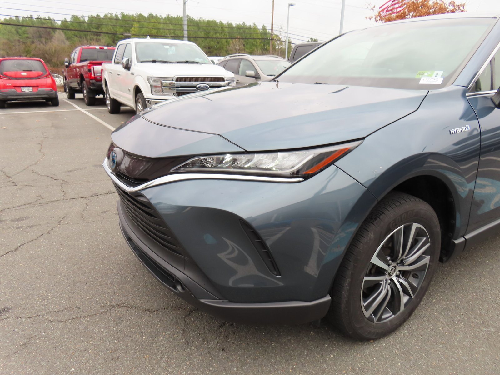 Used 2021 Toyota Venza LE w/ Carpet Mat Package (TMS) image 8