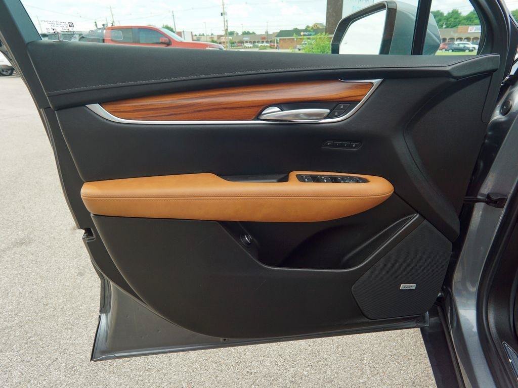 Used 2021 Cadillac XT5 Premium Luxury w/ LPO, Floor Liner Package AWD/4WD image 17
