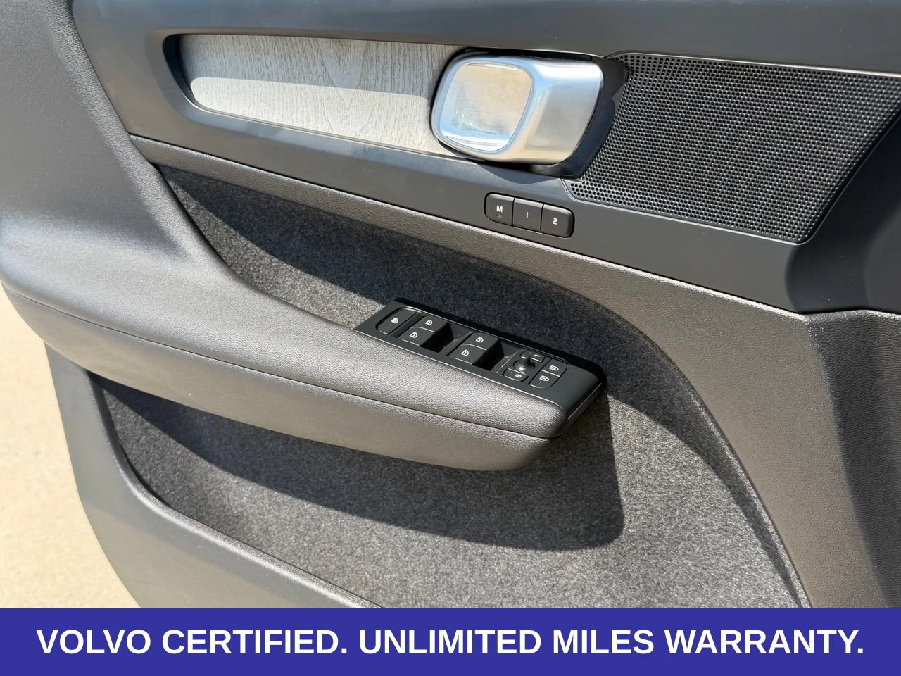 Certified 2026 Volvo XC40 B5 Plus AWD/4WD image 22