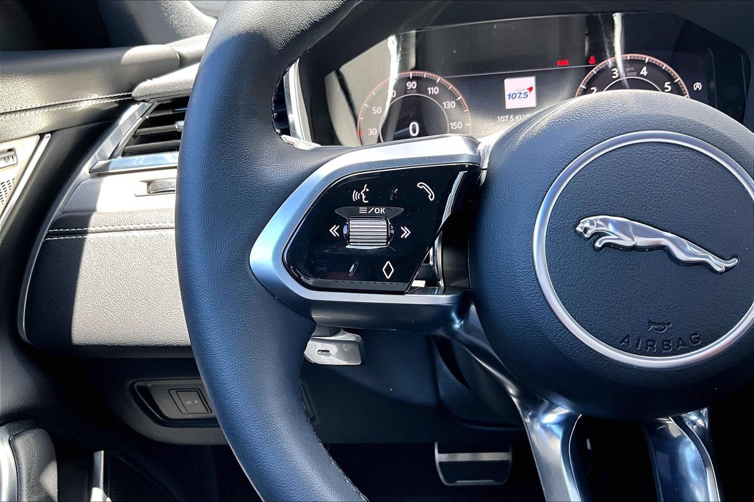 Used 2024 Jaguar XF R-Dynamic SE AWD/4WD image 17