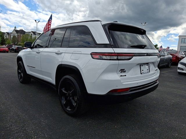 Certified 2024 Jeep Grand Cherokee Limited w/ Black Appearance Package AWD/4WD image 4