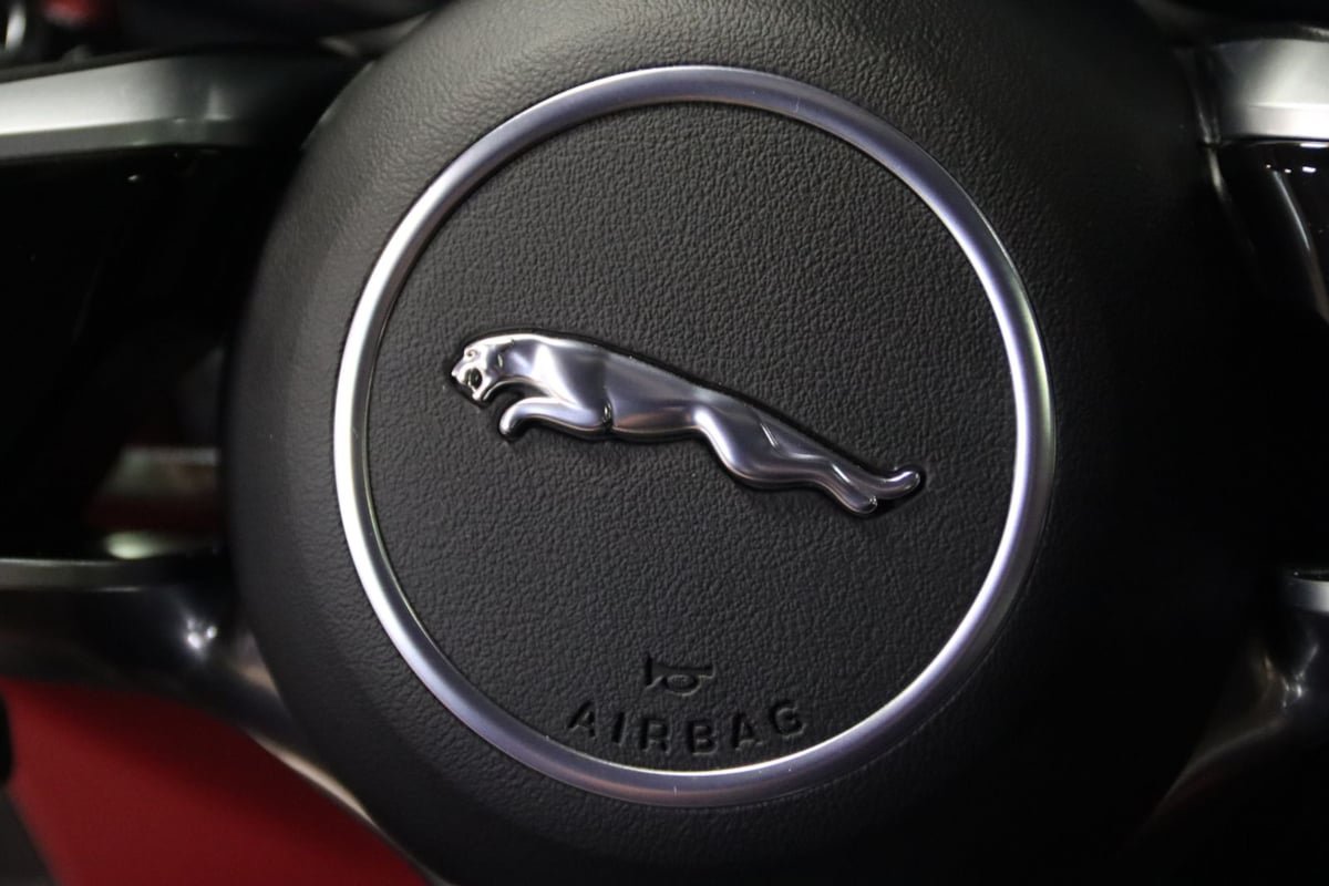 Used 2022 Jaguar F-PACE SVR AWD/4WD image 17