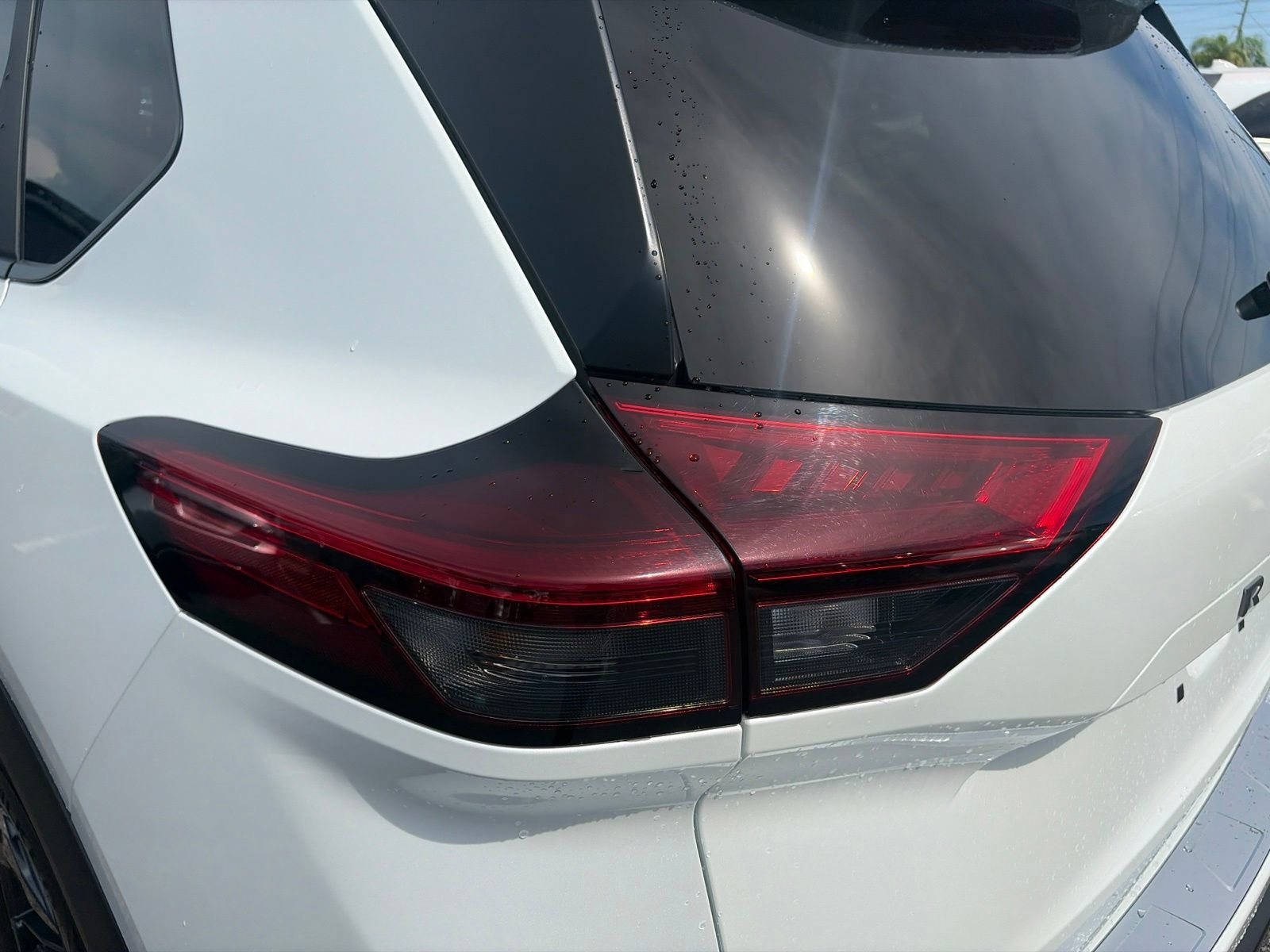 Used 2024 Nissan Rogue SV w/ SV Premium Package FWD image 16