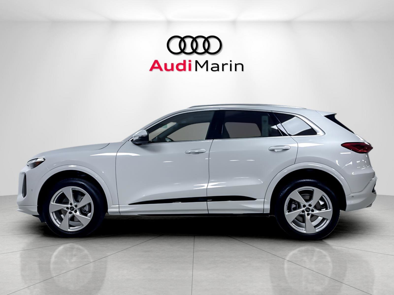 Used 2025 Audi Q5 Premium w/ Premium Plus AWD/4WD image 2