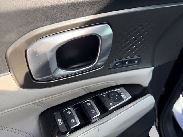 Certified 2022 Kia Sorento SX Prestige w/ Panoramic Sunroof Package AWD/4WD image 11