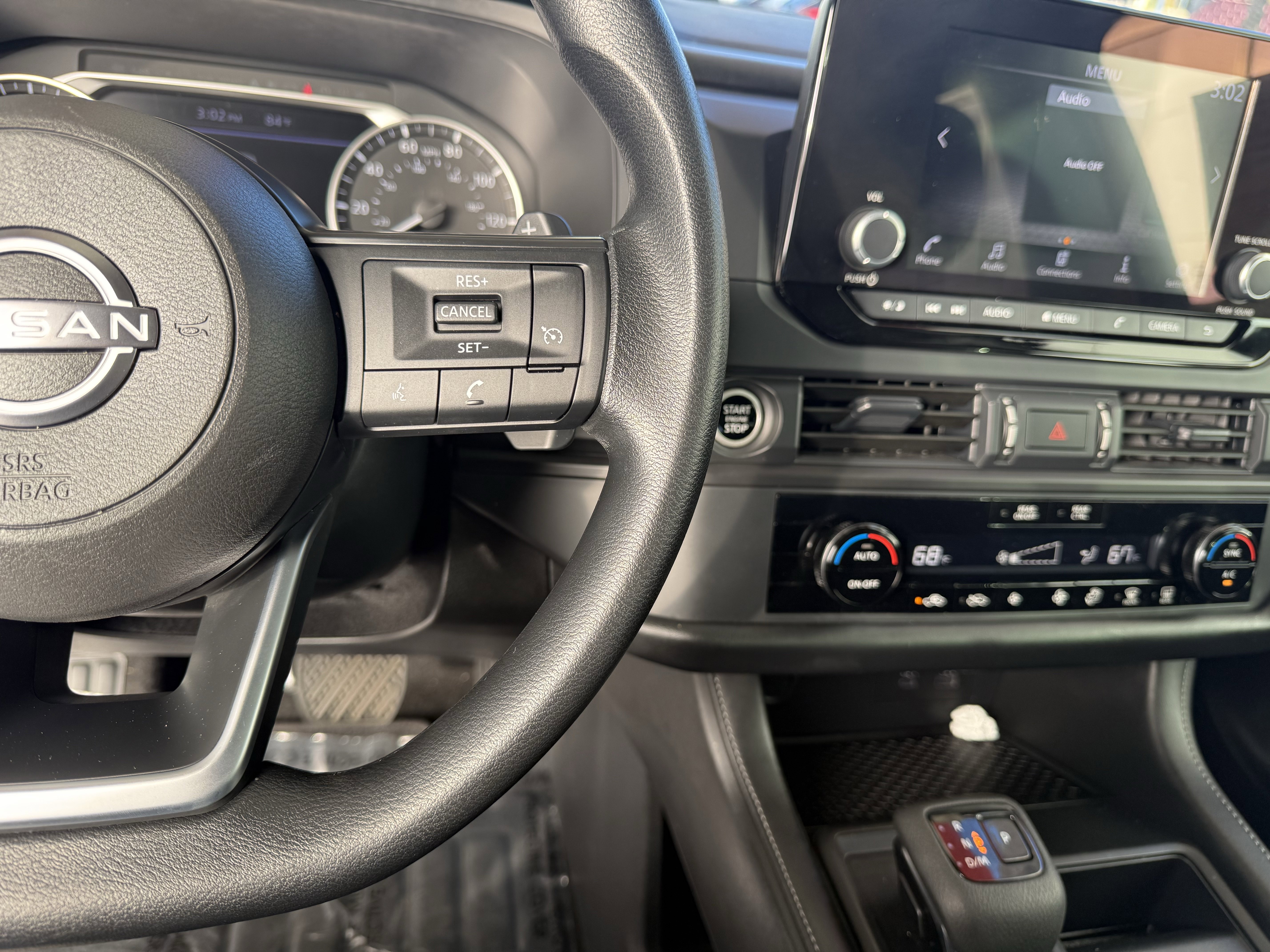 Used 2024 Nissan Pathfinder S image 10