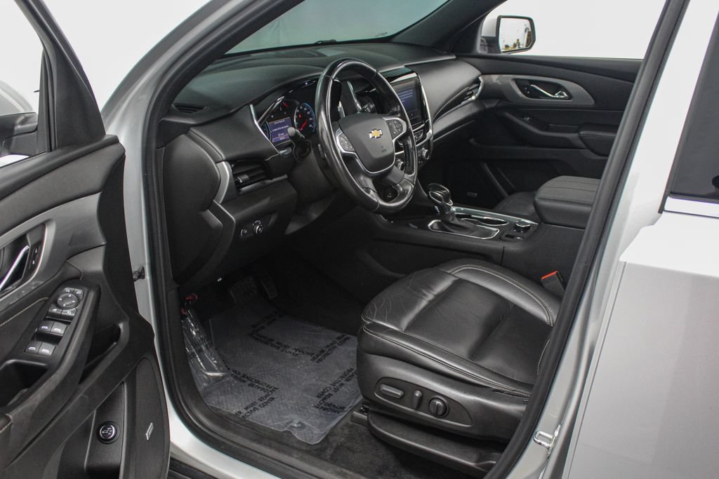 Used 2022 Chevrolet Traverse LT w/ LT Premium Package AWD/4WD image 19