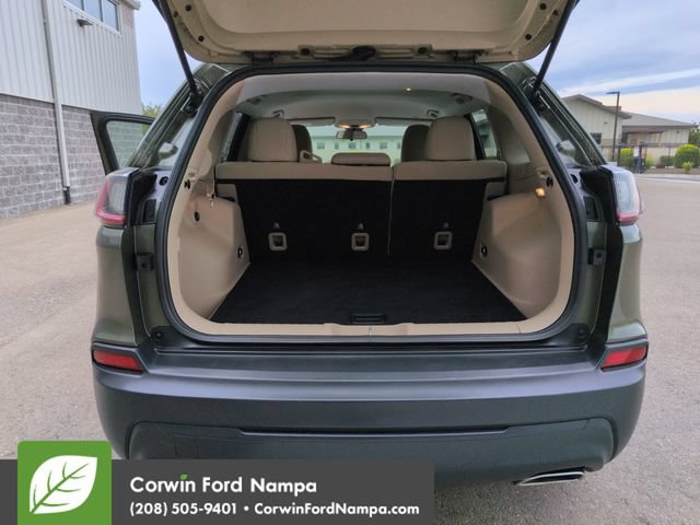 Used 2019 Jeep Cherokee Latitude w/ Cold Weather Group AWD/4WD image 29