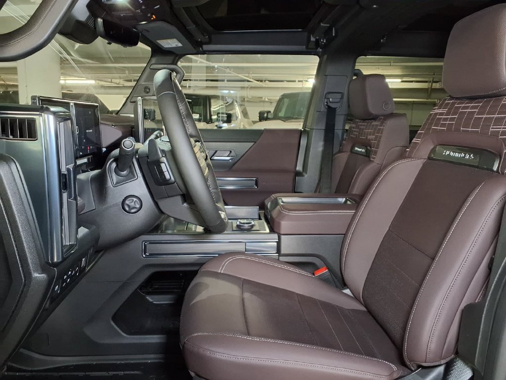 New 2026 GMC Hummer EV 4x4 Crew Cab w/ LPO, Storage Package image 13