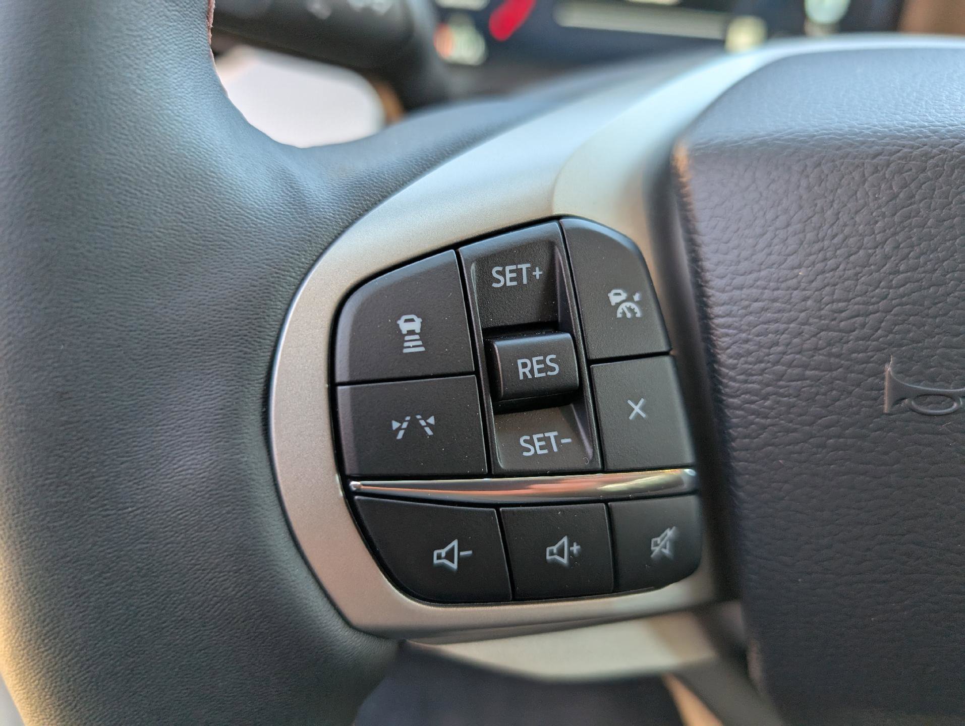 New 2025 Ford Explorer Active image 18