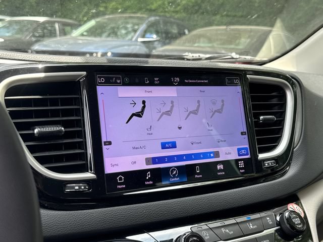 Used 2023 Chrysler Pacifica Touring-L FWD image 22