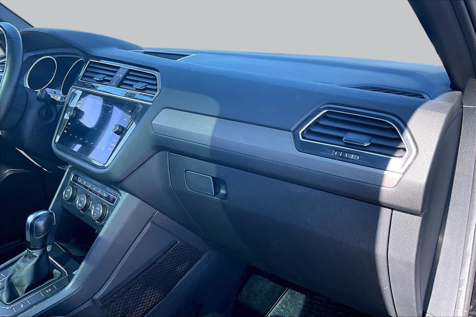 Used 2020 Volkswagen Tiguan SE R-Line AWD/4WD image 19