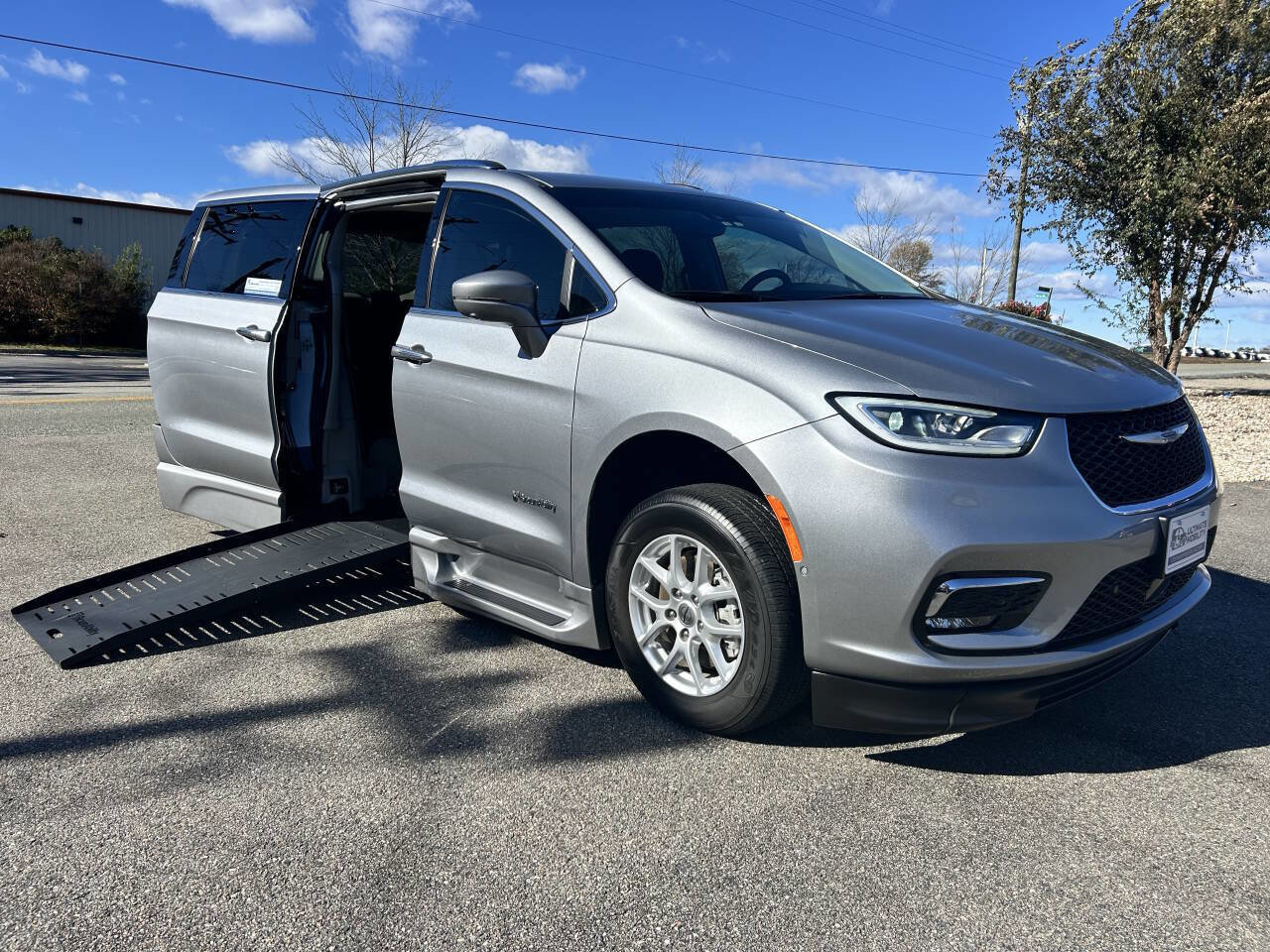 Used 2021 Chrysler Pacifica Touring-L w/ Premium & Safety Sphere Group video 1