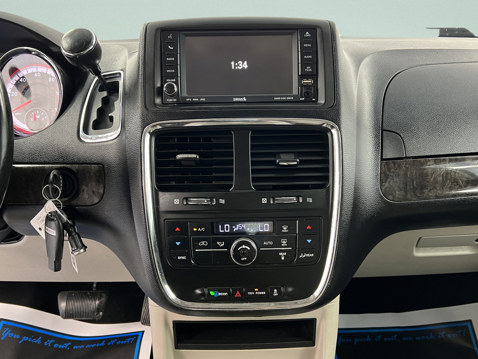 Used 2011 Dodge Grand Caravan Crew w/ Entertainment Group 1 FWD image 17