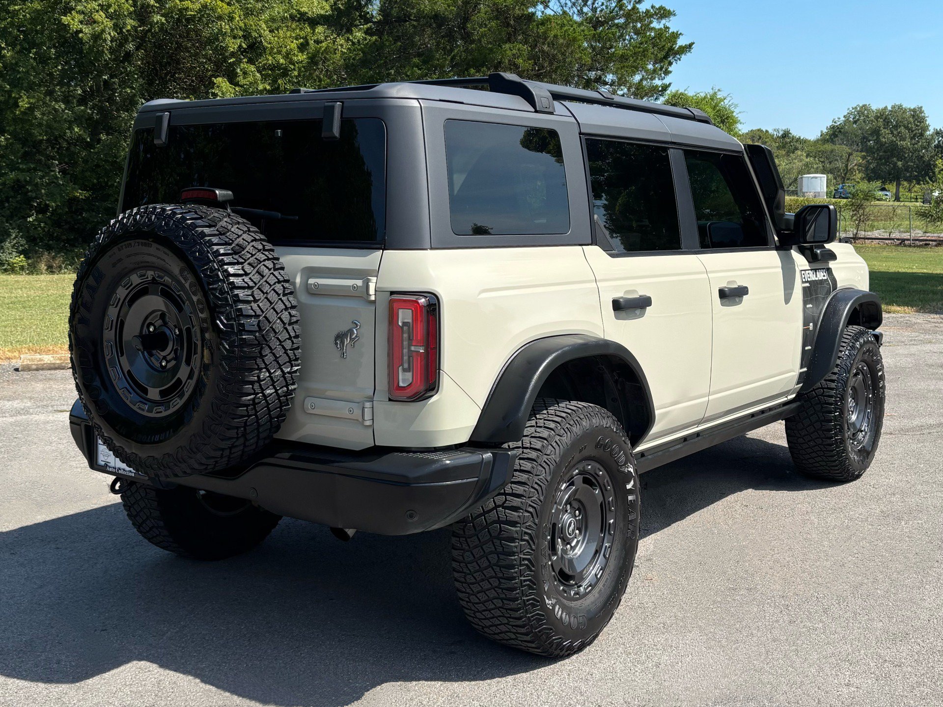 Used 2022 Ford Bronco Everglades AWD/4WD image 3