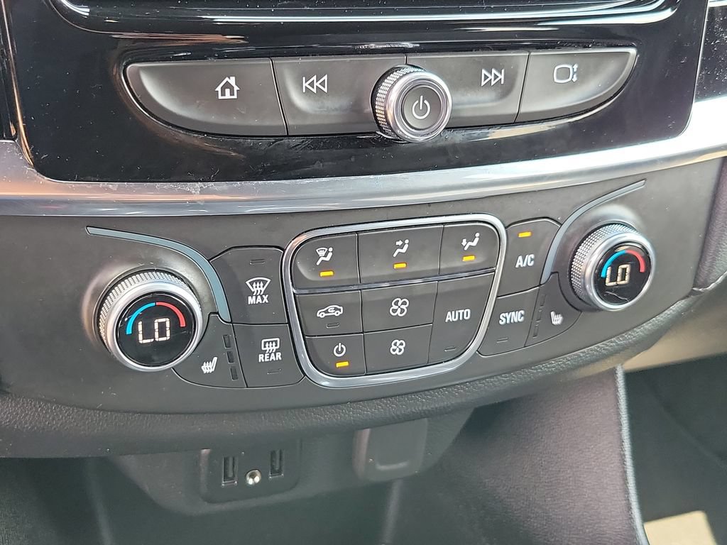 Used 2023 Chevrolet Traverse LT FWD image 25