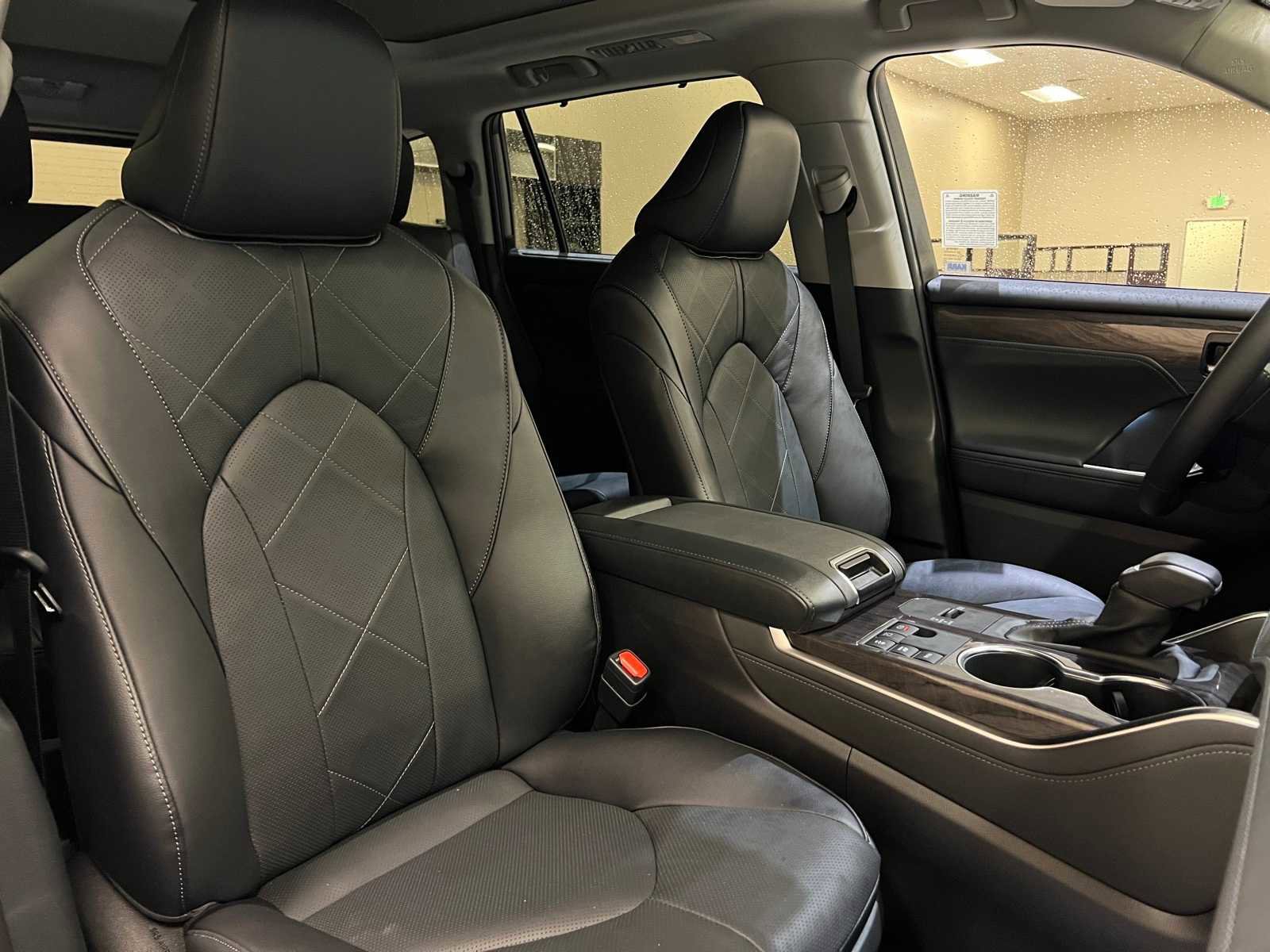 Certified 2025 Toyota Highlander Platinum image 14