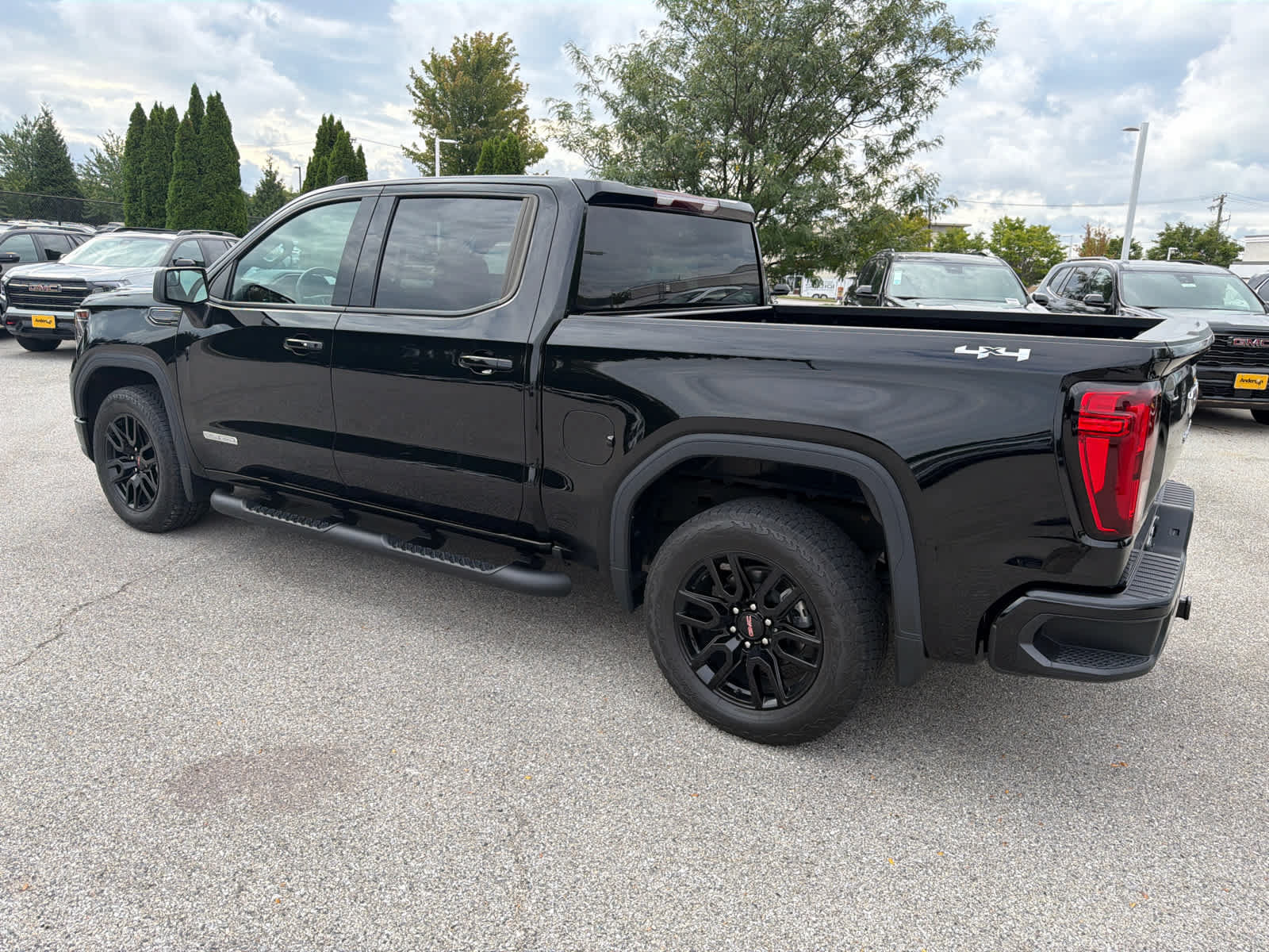 Used 2024 GMC Sierra 1500 Elevation AWD/4WD image 6
