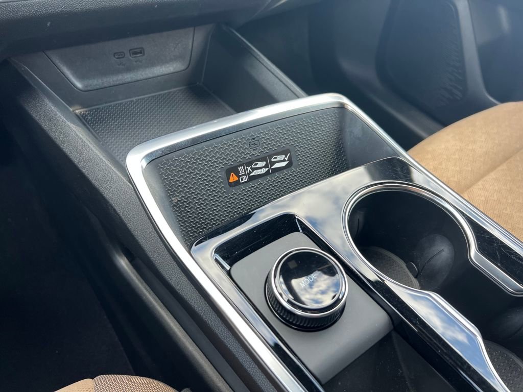 Used 2025 Chevrolet Equinox ACTIV w/ Safety and Technology Package image 32