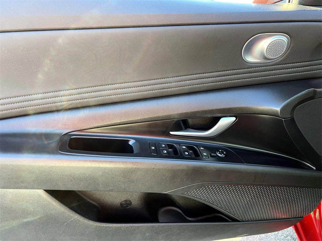 Certified 2023 Hyundai Elantra SEL w/ Convenience Package image 11