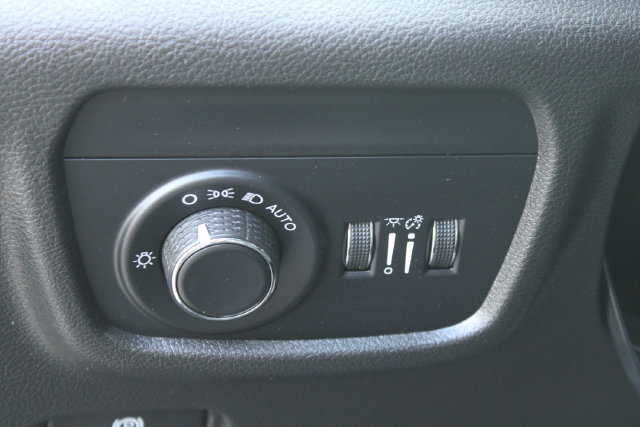 Used 2023 Jeep Grand Cherokee L Laredo RWD image 11