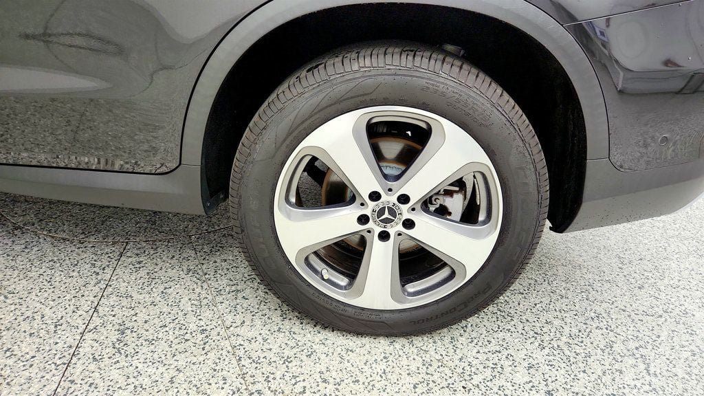 Used 2021 Mercedes-Benz GLC 300 w/ Multimedia Package image 9