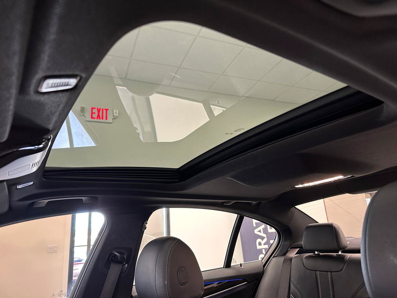 Used 2019 BMW 530i w/ Convenience Package RWD image 49