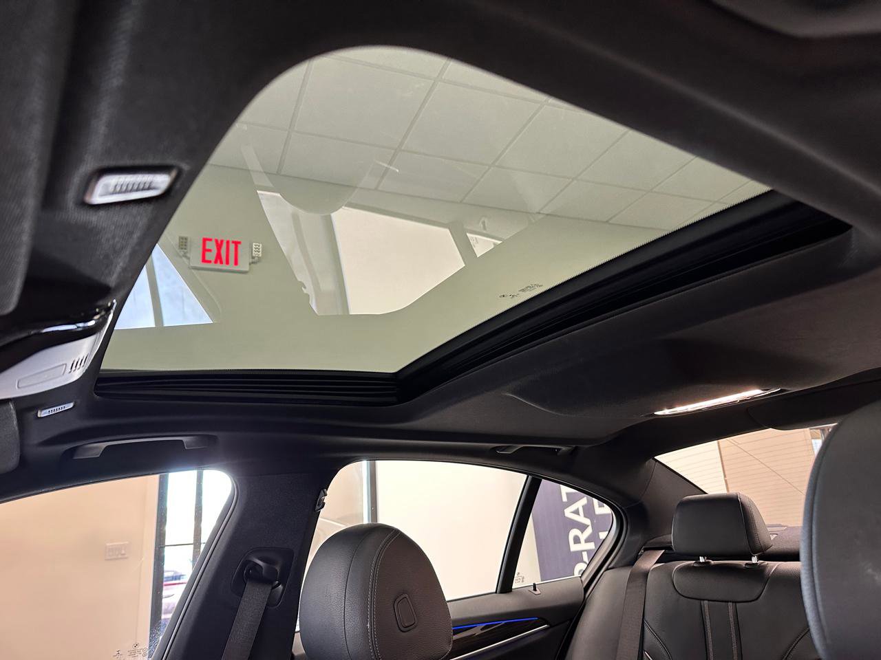 Used 2019 BMW 530i w/ Convenience Package RWD image 49