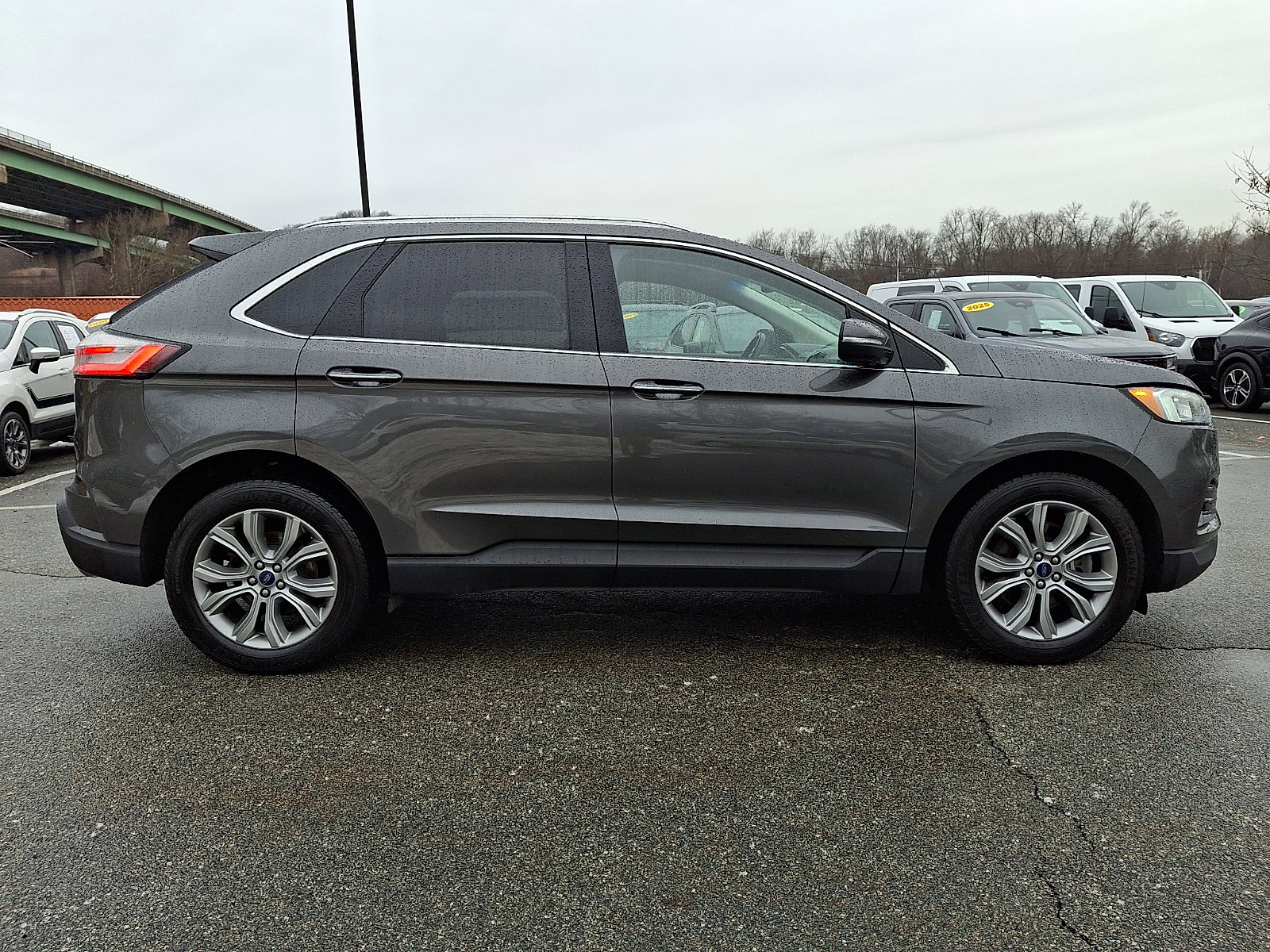 Used 2019 Ford Edge Titanium image 12