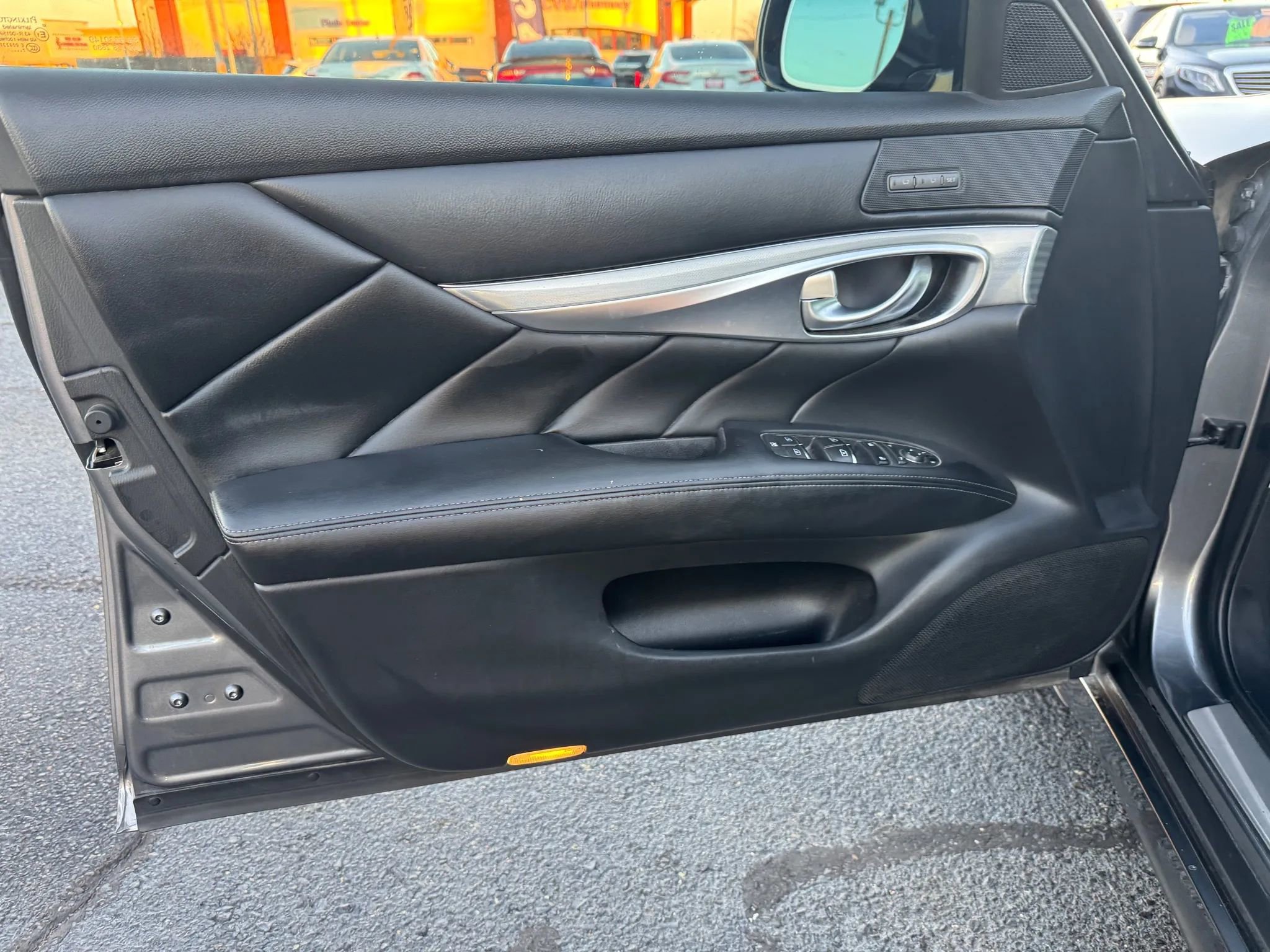 Used 2019 INFINITI Q70 Luxe AWD/4WD image 26