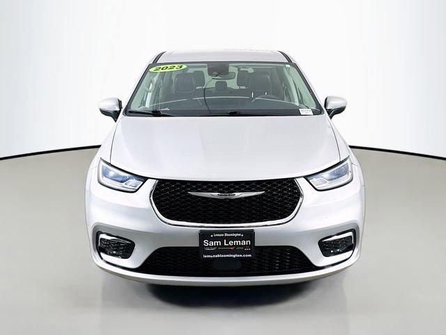 Used 2023 Chrysler Pacifica Touring-L image 2