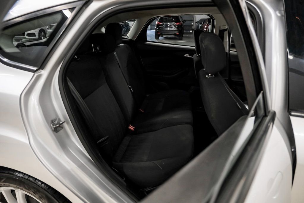 Used 2018 Ford Focus SE FWD image 38