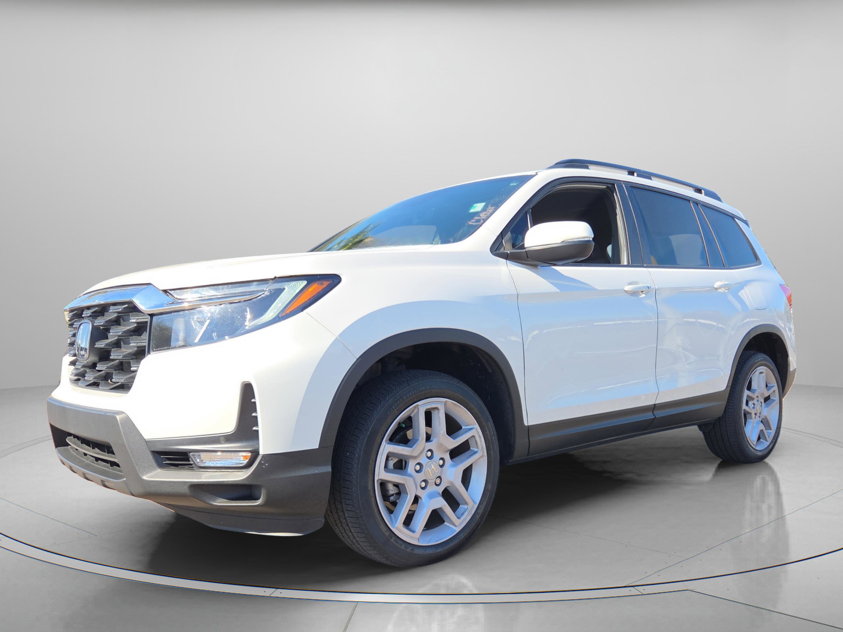 Certified 2024 Honda Passport EX-L image 2