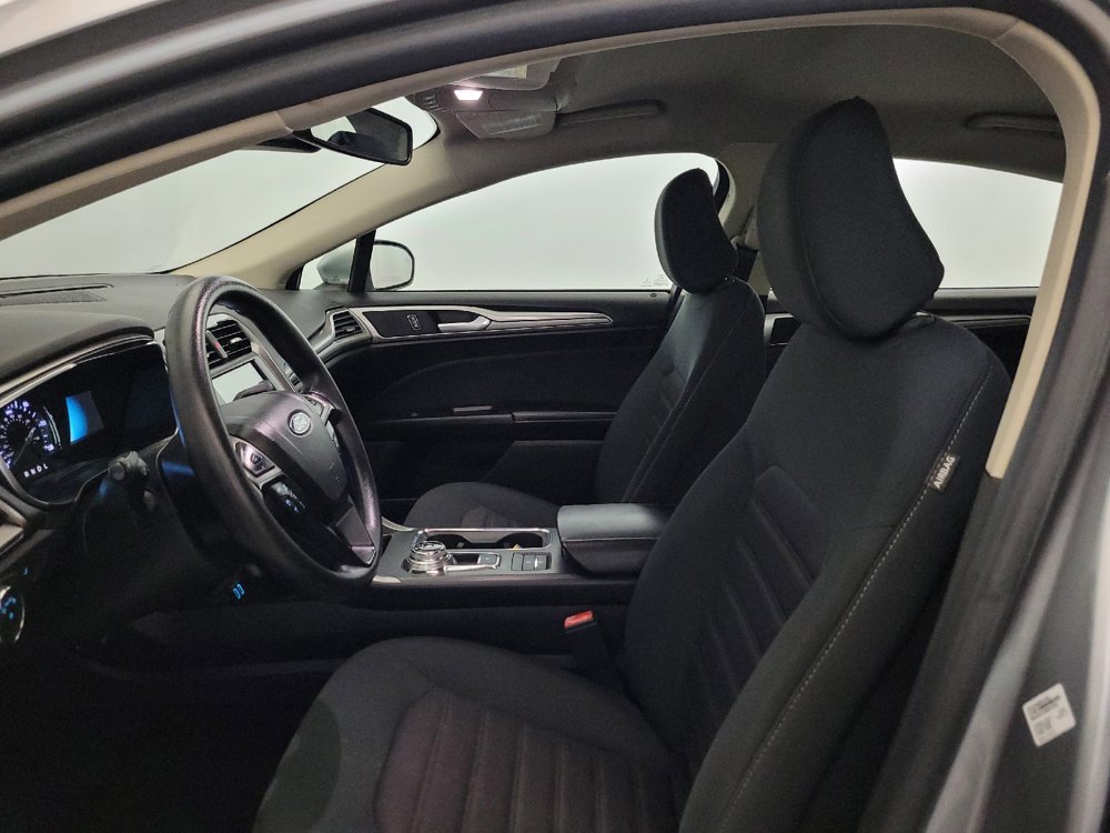 Used 2020 Ford Fusion SE FWD image 17