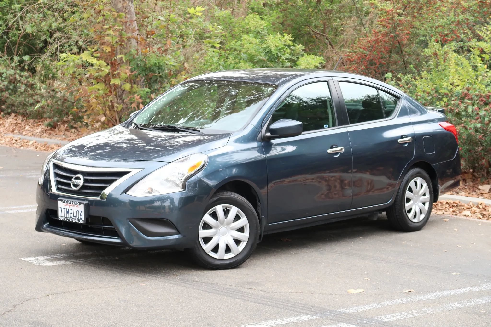 Used 2016 Nissan Versa SV w/ SV Tech Package FWD image 4
