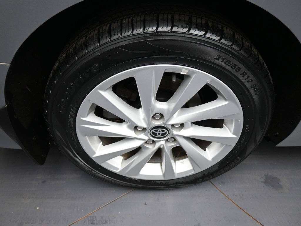 Certified 2021 Toyota Camry LE image 12