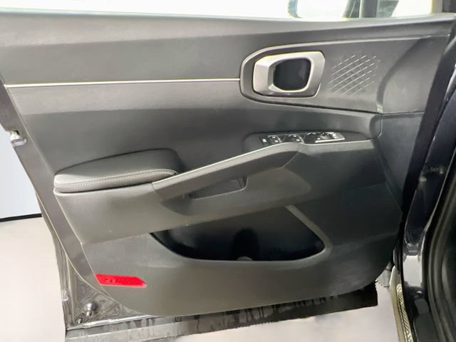 Used 2025 Kia Sorento LX FWD image 29