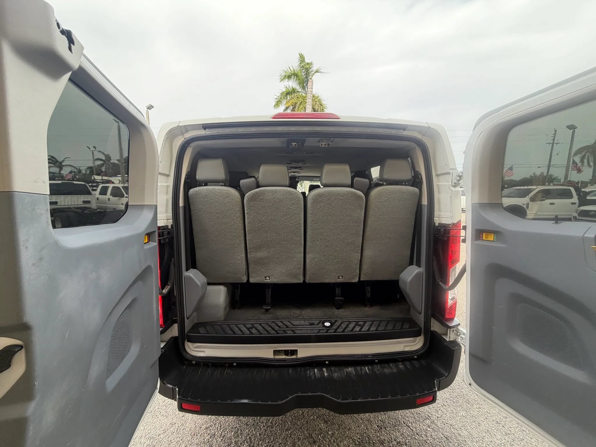 Used 2019 Ford Transit 350 XL RWD image 5