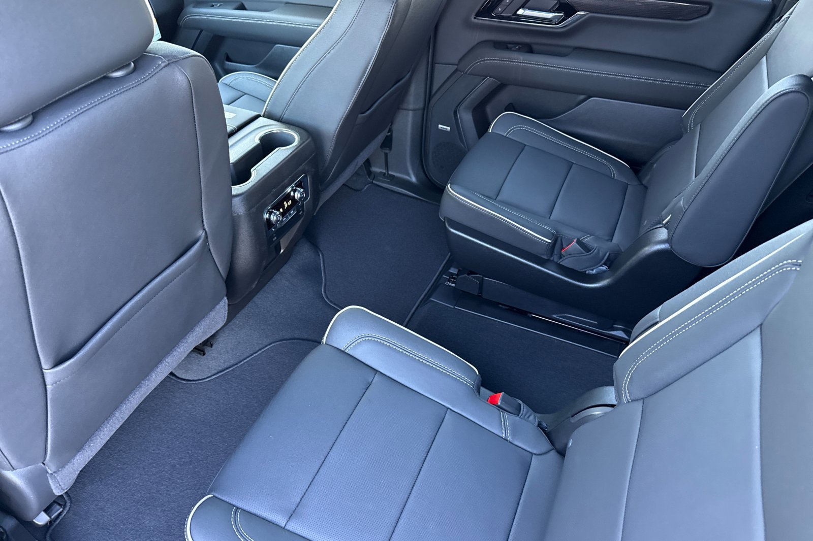 New 2026 GMC Yukon XL Elevation image 13