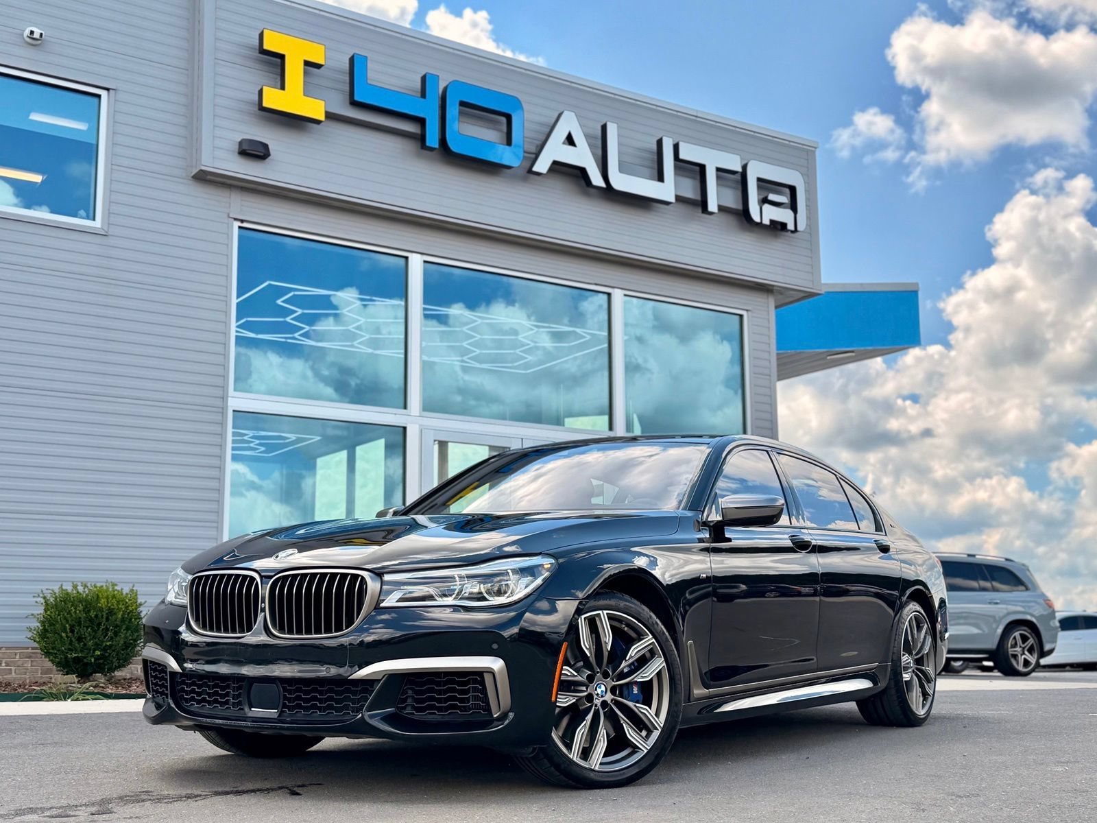 Used 2018 BMW M760i xDrive AWD/4WD image 1