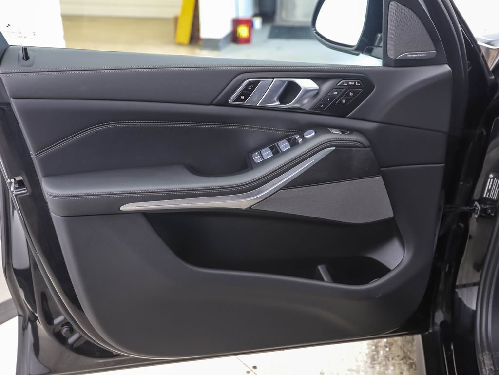 Used 2024 BMW X7 xDrive40i w/ Executive Package image 9