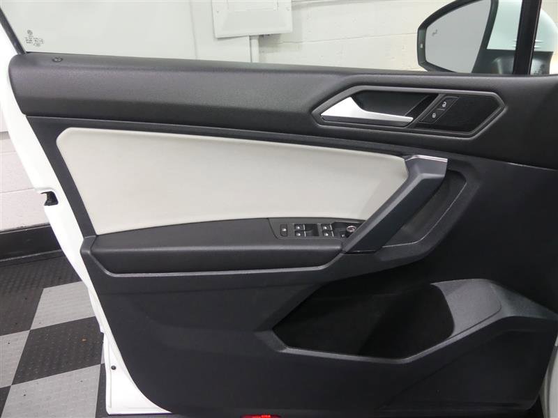 Used 2019 Volkswagen Tiguan SE w/ Panoramic Sunroof Package image 18