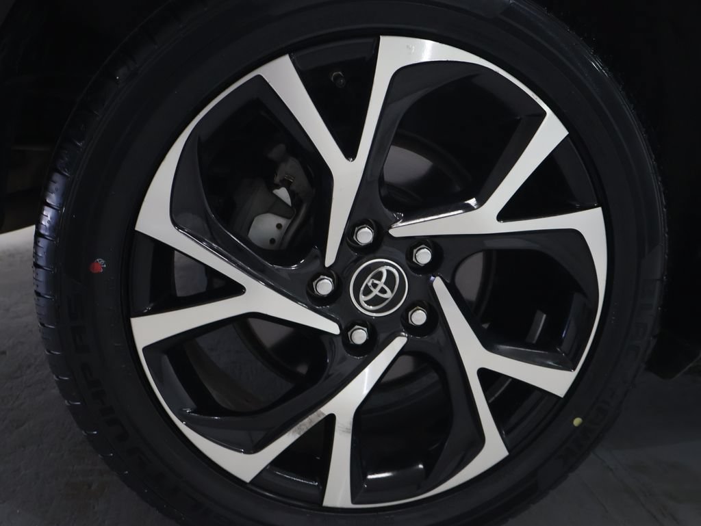 Used 2019 Toyota C-HR XLE FWD image 32