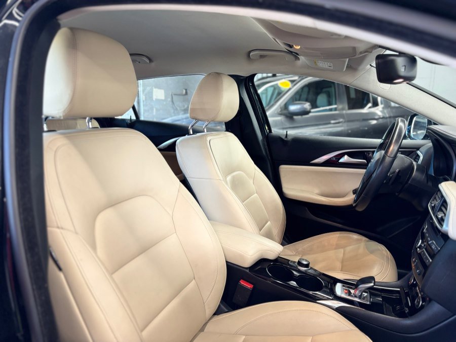 Used 2018 INFINITI QX30 AWD w/ Cargo Package image 24