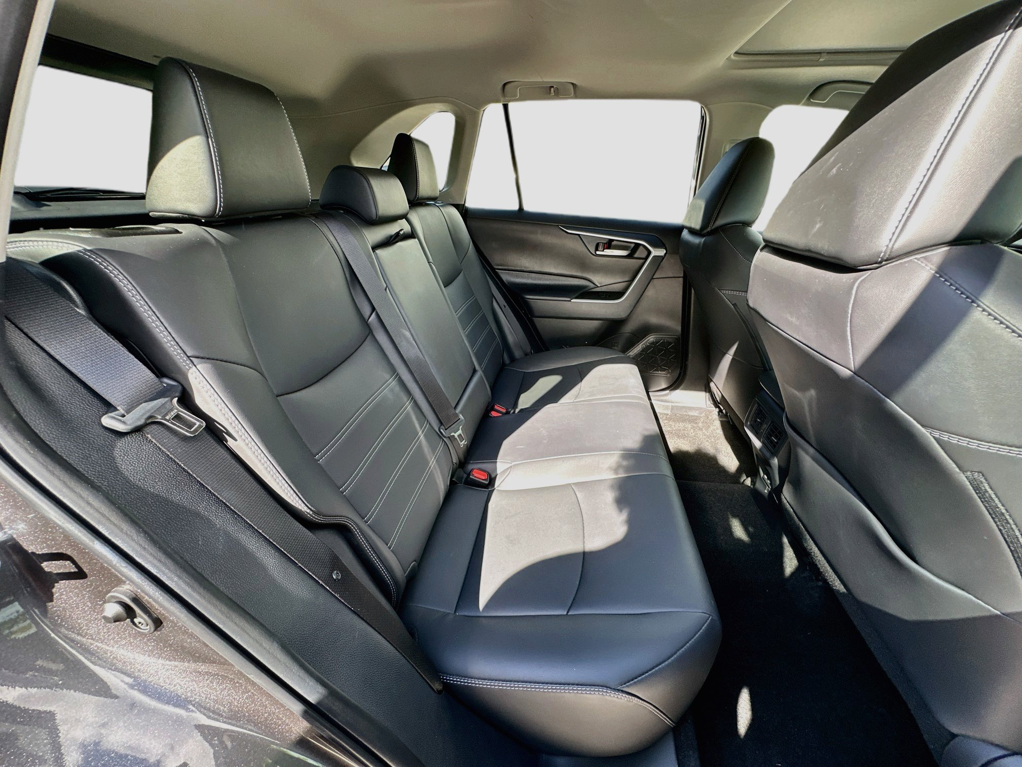 Used 2025 Toyota RAV4 XLE Premium FWD image 25